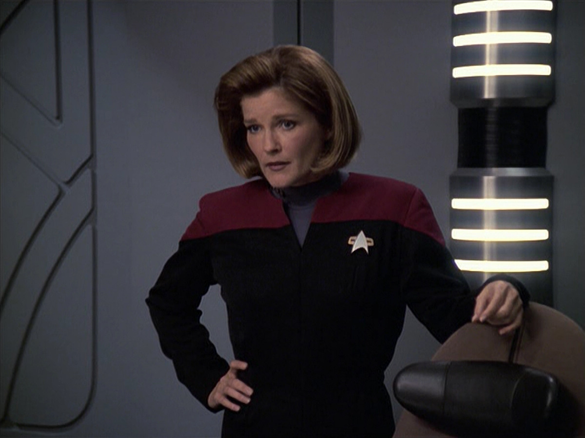 extant_StarTrek_VOY_6x08-OneSmallStep_00997.jpg