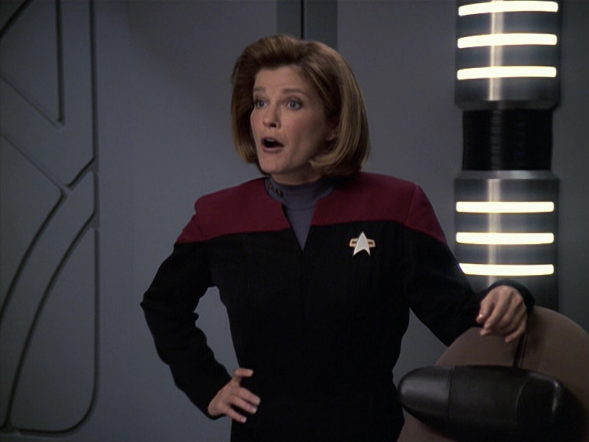 extant_StarTrek_VOY_6x08-OneSmallStep_01002.jpg