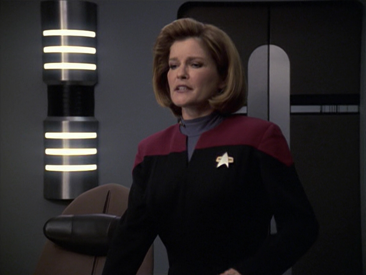 extant_StarTrek_VOY_6x08-OneSmallStep_01014.jpg