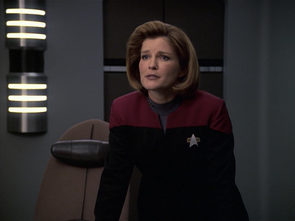 extant_StarTrek_VOY_6x08-OneSmallStep_01019.jpg