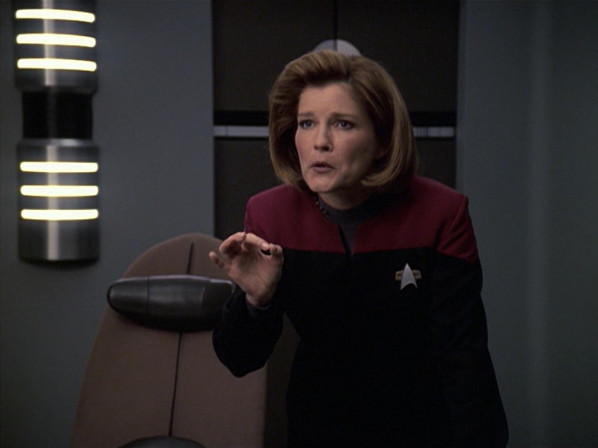 extant_StarTrek_VOY_6x08-OneSmallStep_01024.jpg