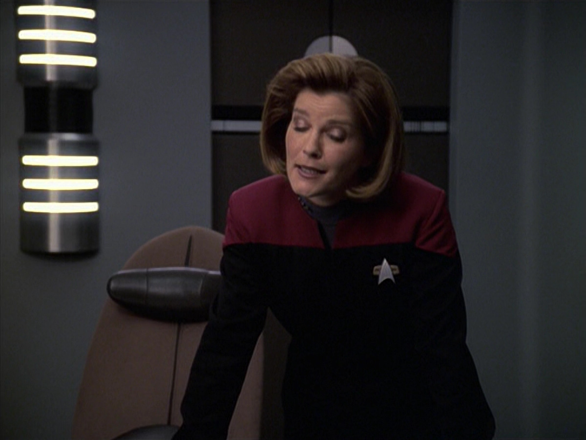extant_StarTrek_VOY_6x08-OneSmallStep_01026.jpg