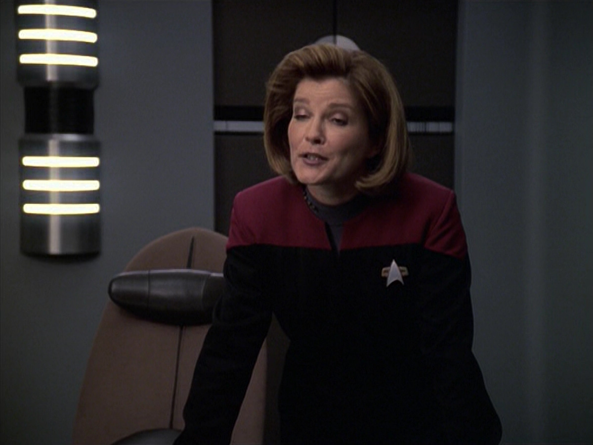 extant_StarTrek_VOY_6x08-OneSmallStep_01027.jpg