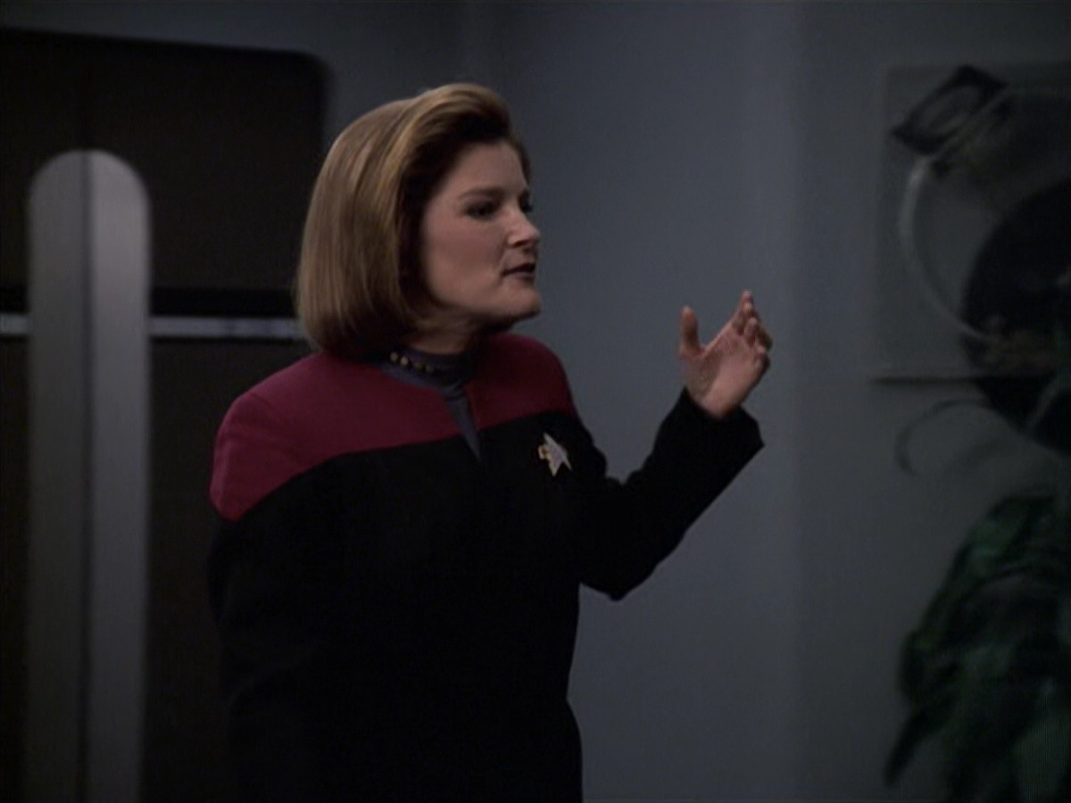extant_StarTrek_VOY_6x08-OneSmallStep_01040.jpg