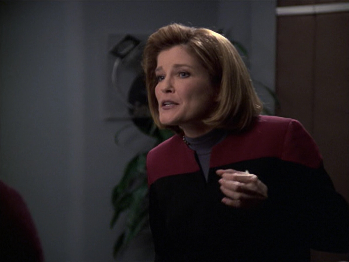 extant_StarTrek_VOY_6x08-OneSmallStep_01047.jpg