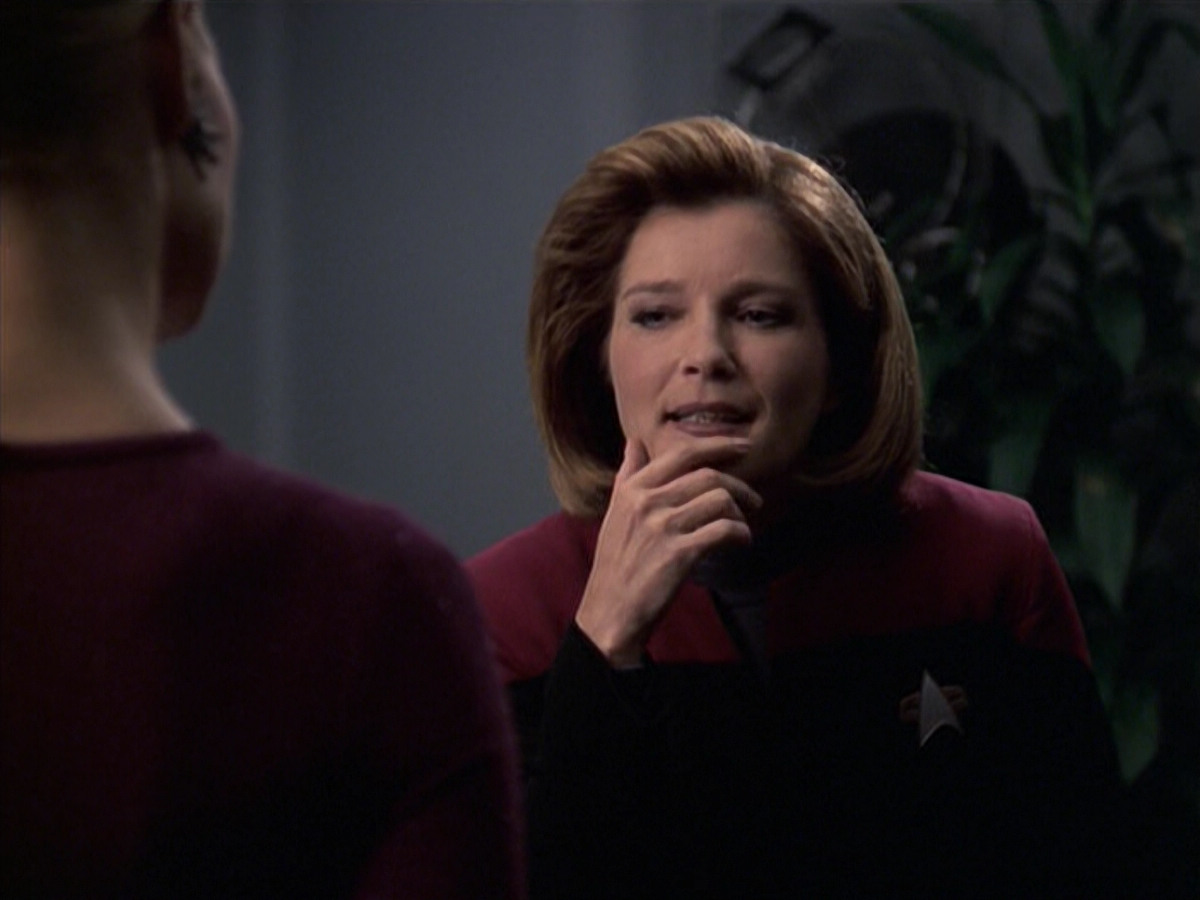 extant_StarTrek_VOY_6x08-OneSmallStep_01056.jpg