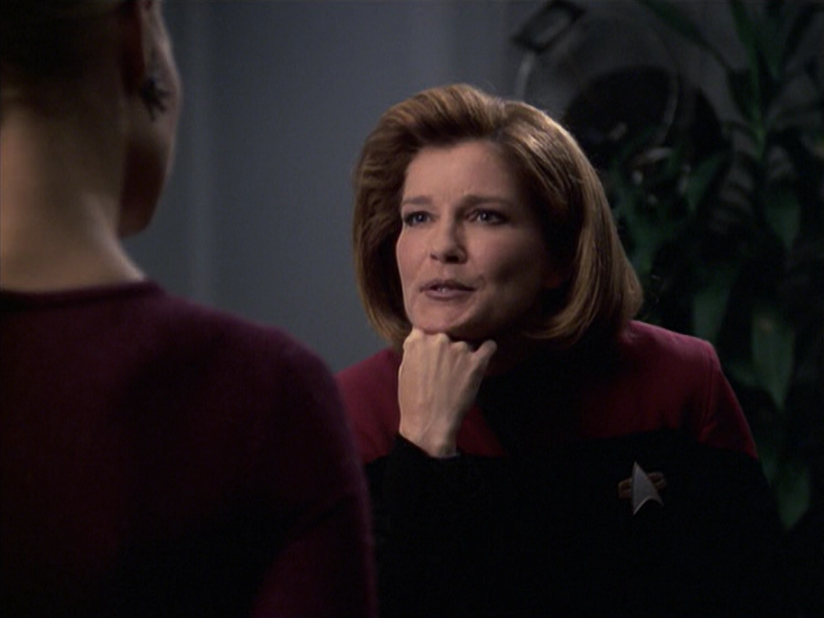 extant_StarTrek_VOY_6x08-OneSmallStep_01072.jpg