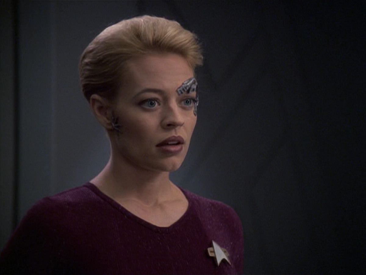 extant_StarTrek_VOY_6x08-OneSmallStep_01088.jpg
