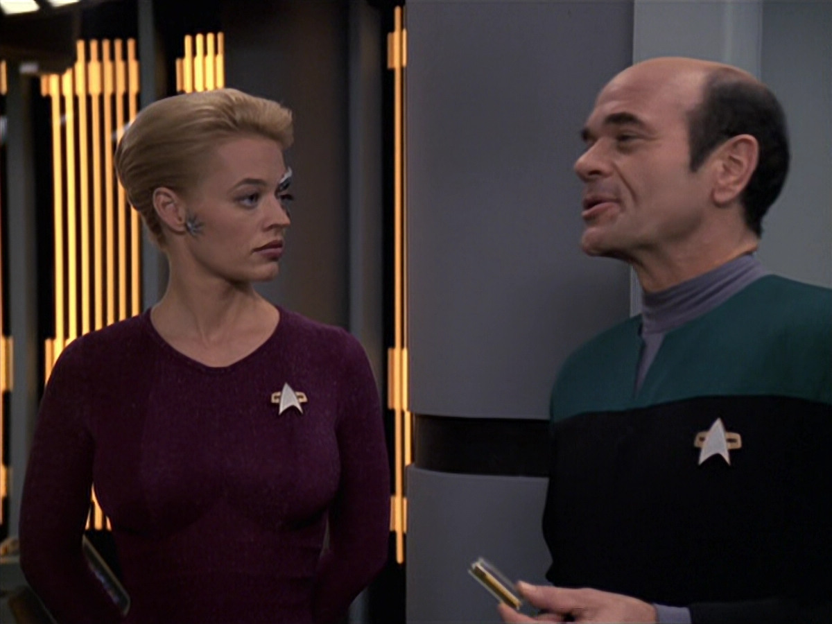 extant_StarTrek_VOY_6x08-OneSmallStep_01267.jpg