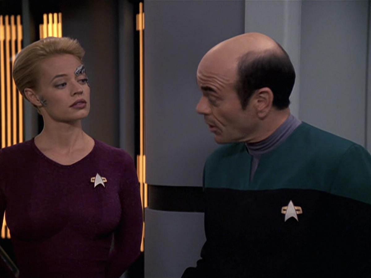 extant_StarTrek_VOY_6x08-OneSmallStep_01301.jpg