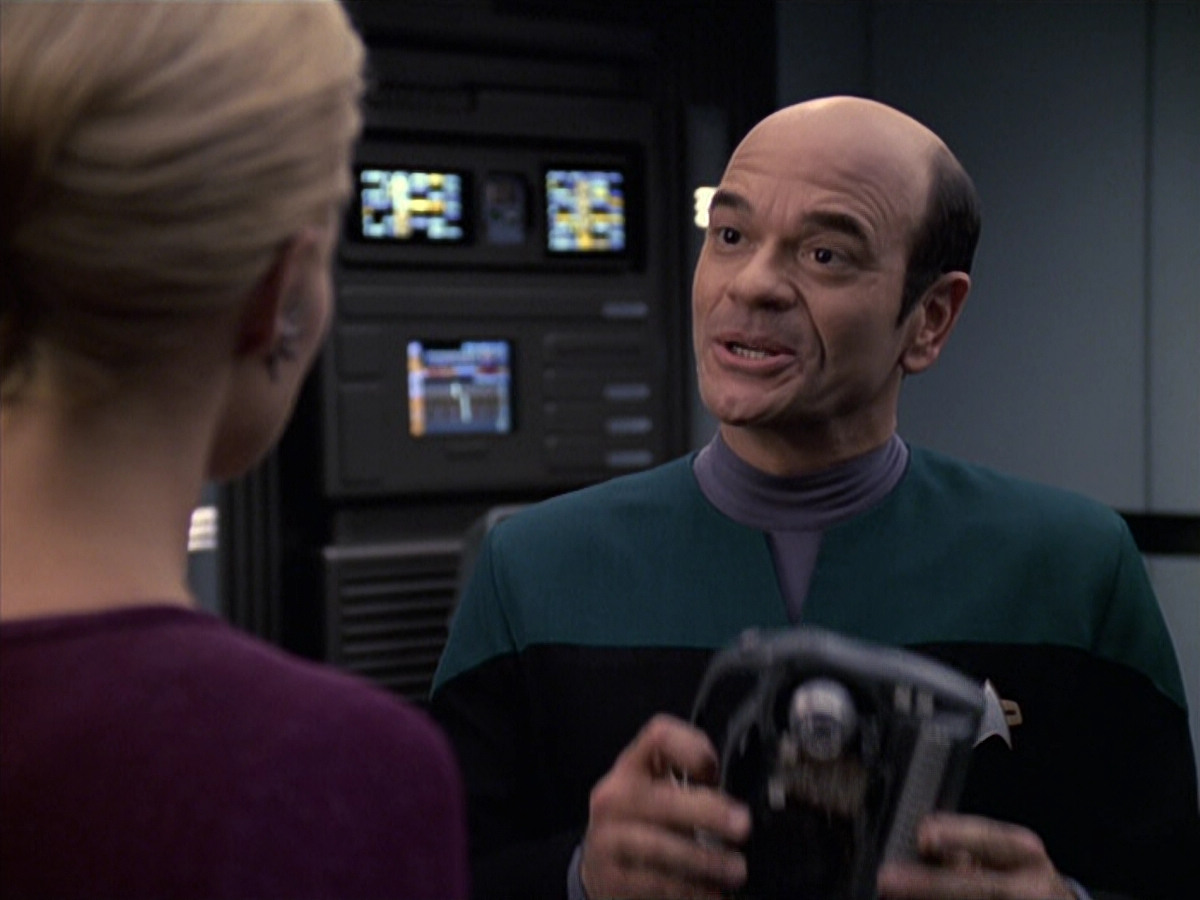 extant_StarTrek_VOY_6x08-OneSmallStep_01311.jpg