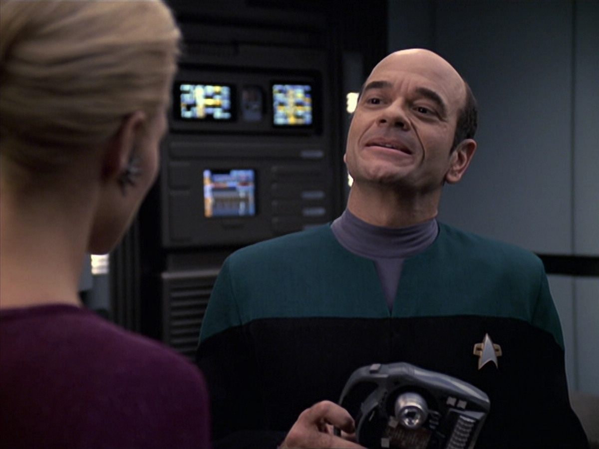 extant_StarTrek_VOY_6x08-OneSmallStep_01313.jpg