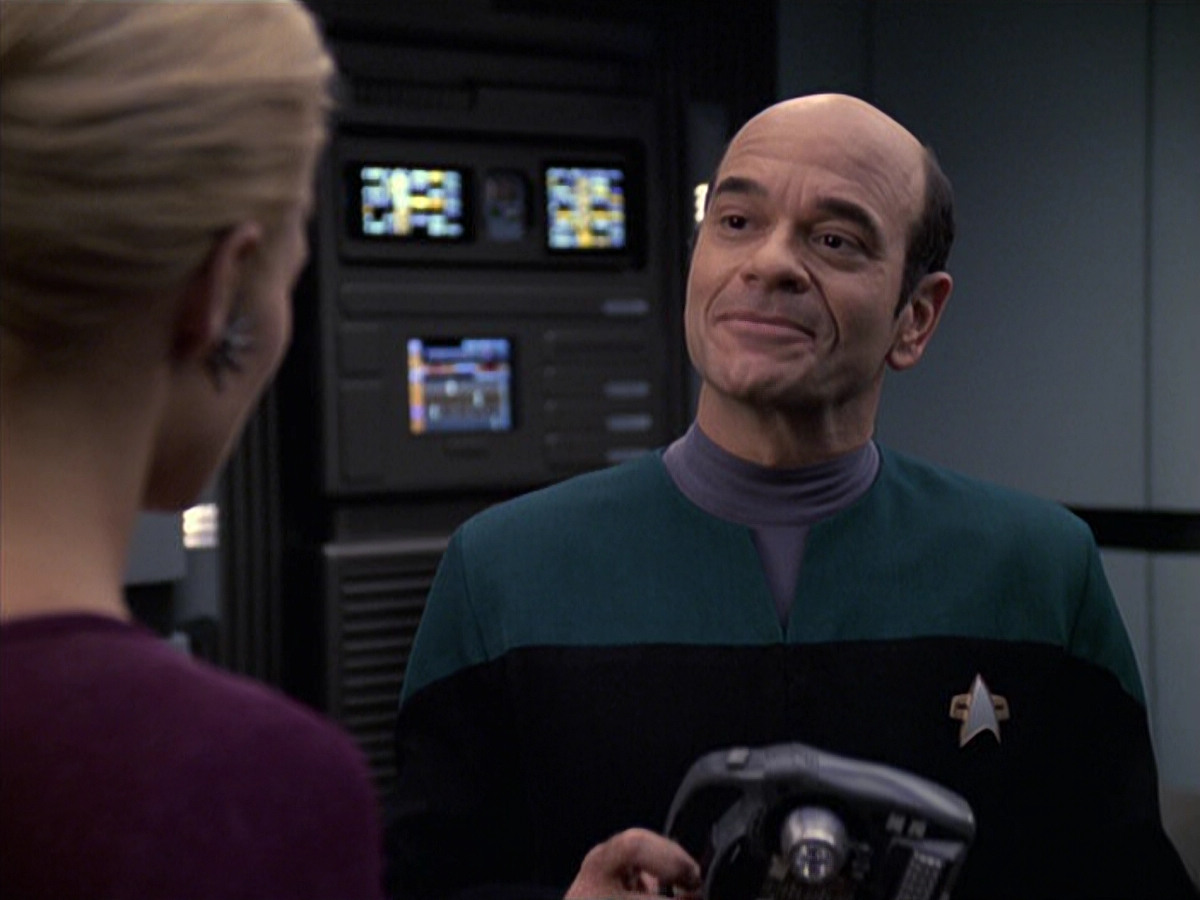 extant_StarTrek_VOY_6x08-OneSmallStep_01316.jpg