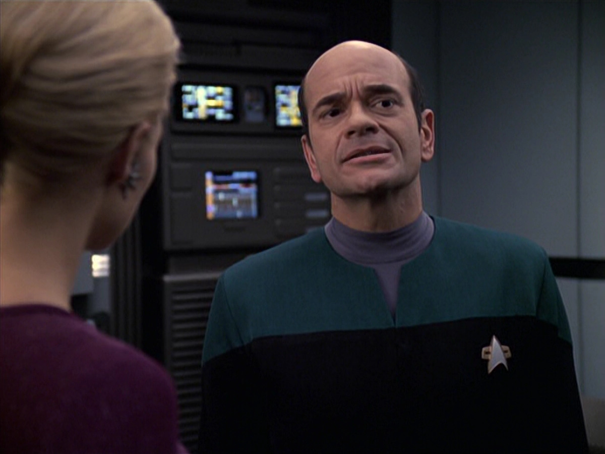 extant_StarTrek_VOY_6x08-OneSmallStep_01332.jpg