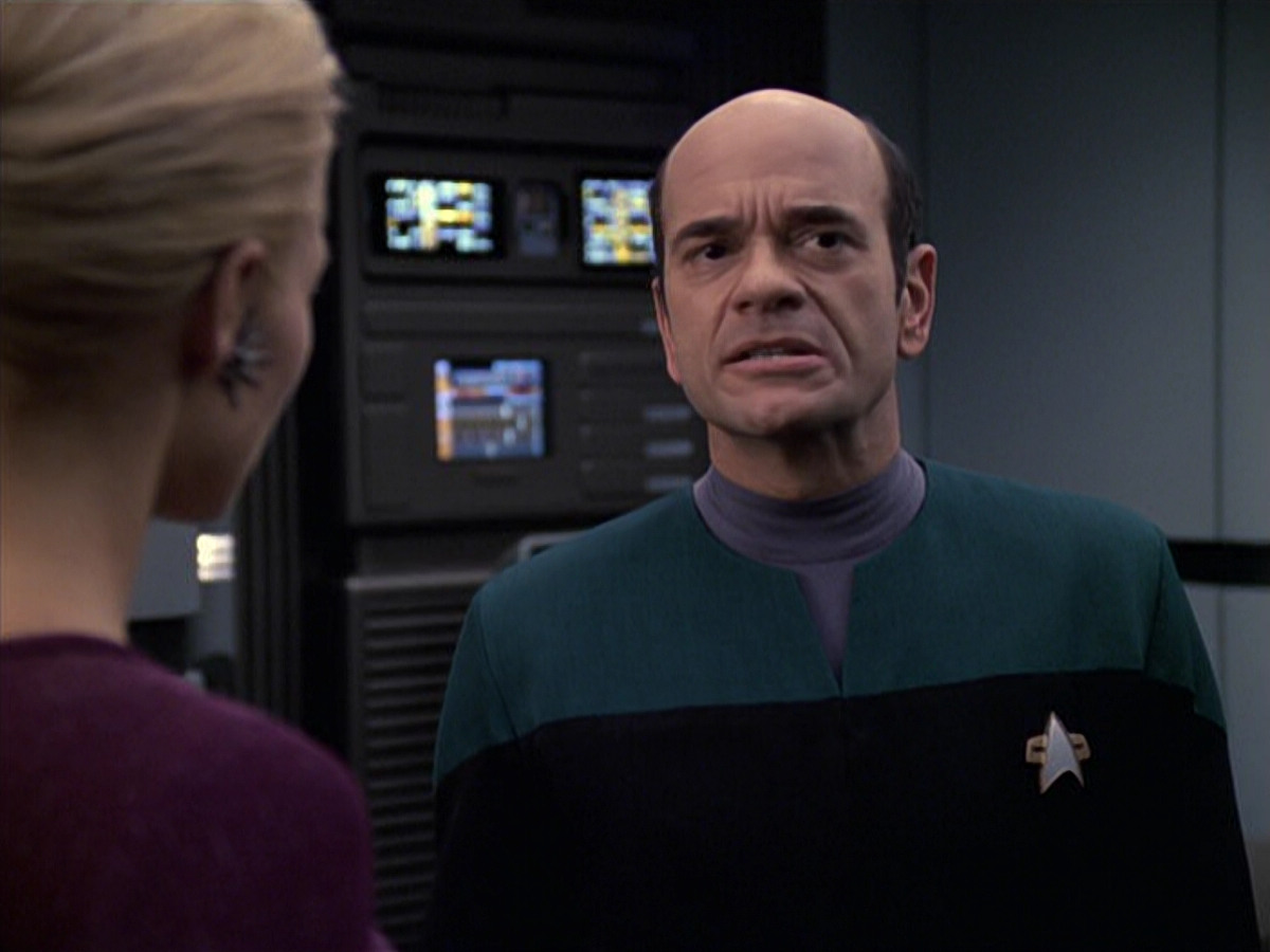 extant_StarTrek_VOY_6x08-OneSmallStep_01345.jpg