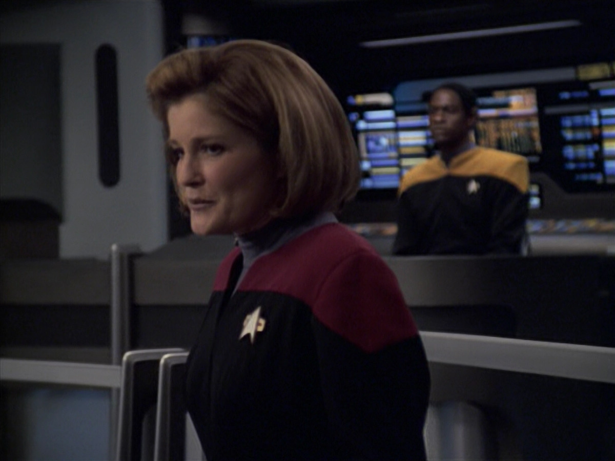 extant_StarTrek_VOY_6x08-OneSmallStep_01474.jpg
