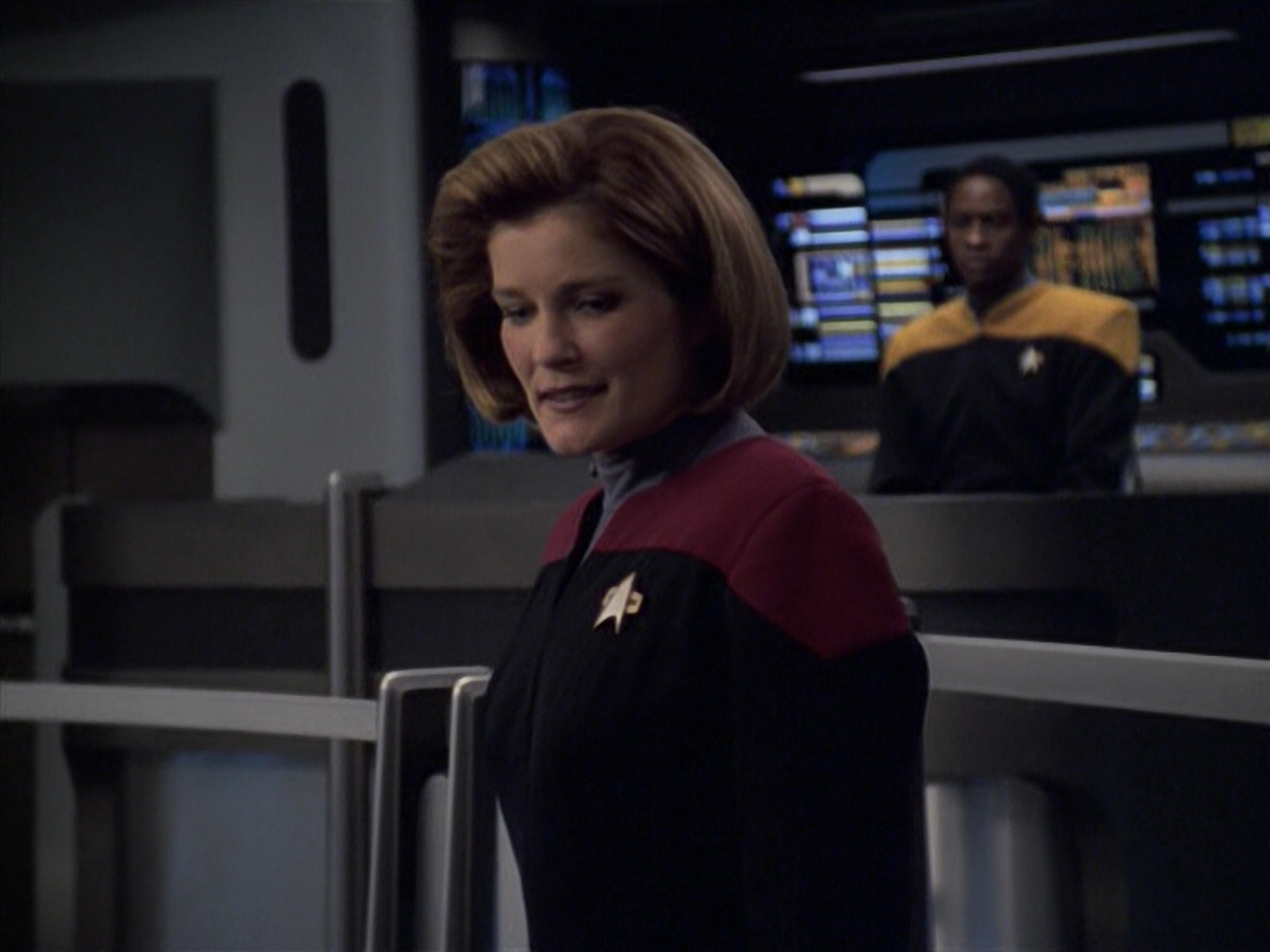 extant_StarTrek_VOY_6x08-OneSmallStep_01476.jpg