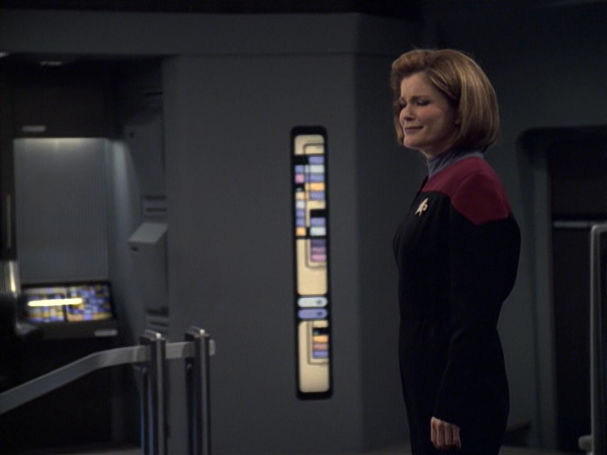 extant_StarTrek_VOY_6x08-OneSmallStep_01485.jpg