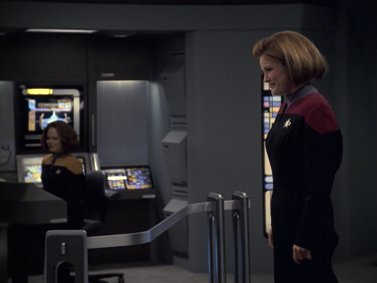 extant_StarTrek_VOY_6x08-OneSmallStep_01489.jpg