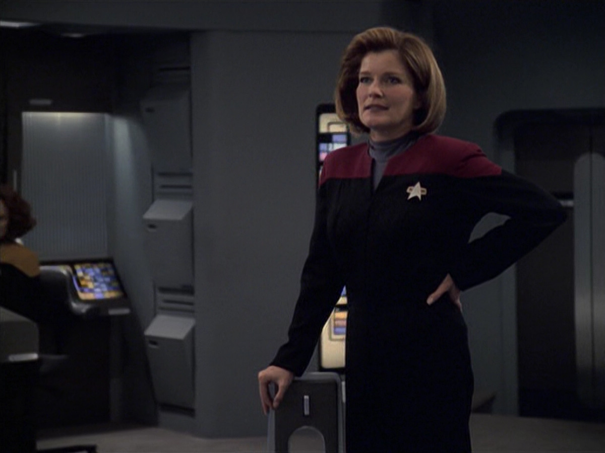 extant_StarTrek_VOY_6x08-OneSmallStep_01498.jpg