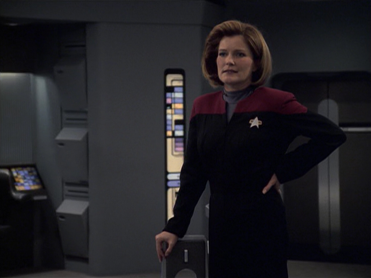 extant_StarTrek_VOY_6x08-OneSmallStep_01499.jpg