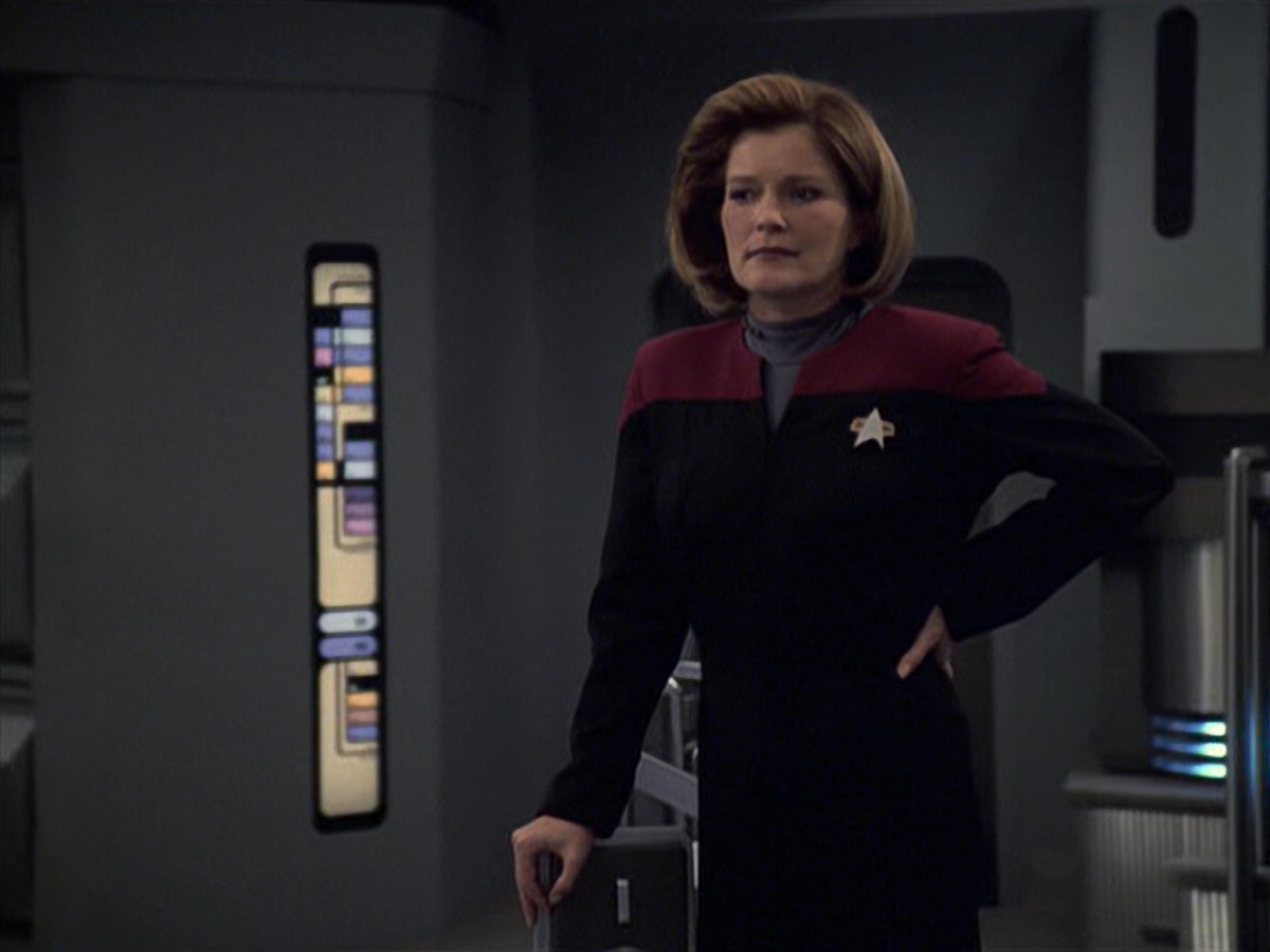 extant_StarTrek_VOY_6x08-OneSmallStep_01501.jpg