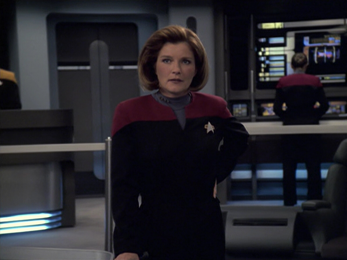 extant_StarTrek_VOY_6x08-OneSmallStep_01514.jpg