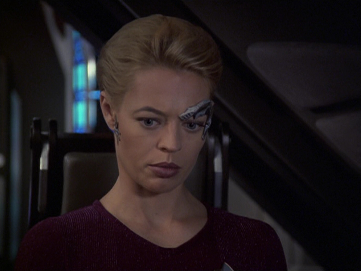 extant_StarTrek_VOY_6x08-OneSmallStep_01579.jpg
