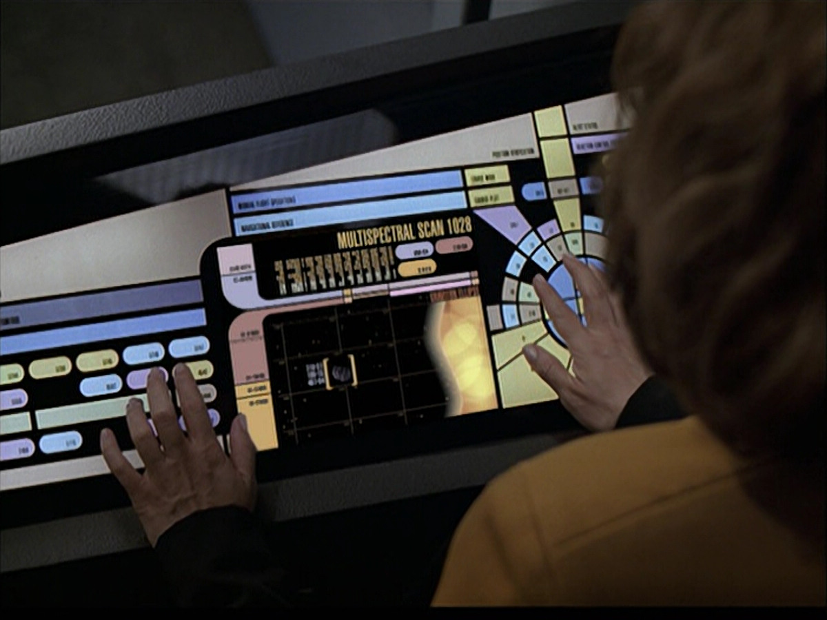 extant_StarTrek_VOY_6x08-OneSmallStep_01963.jpg
