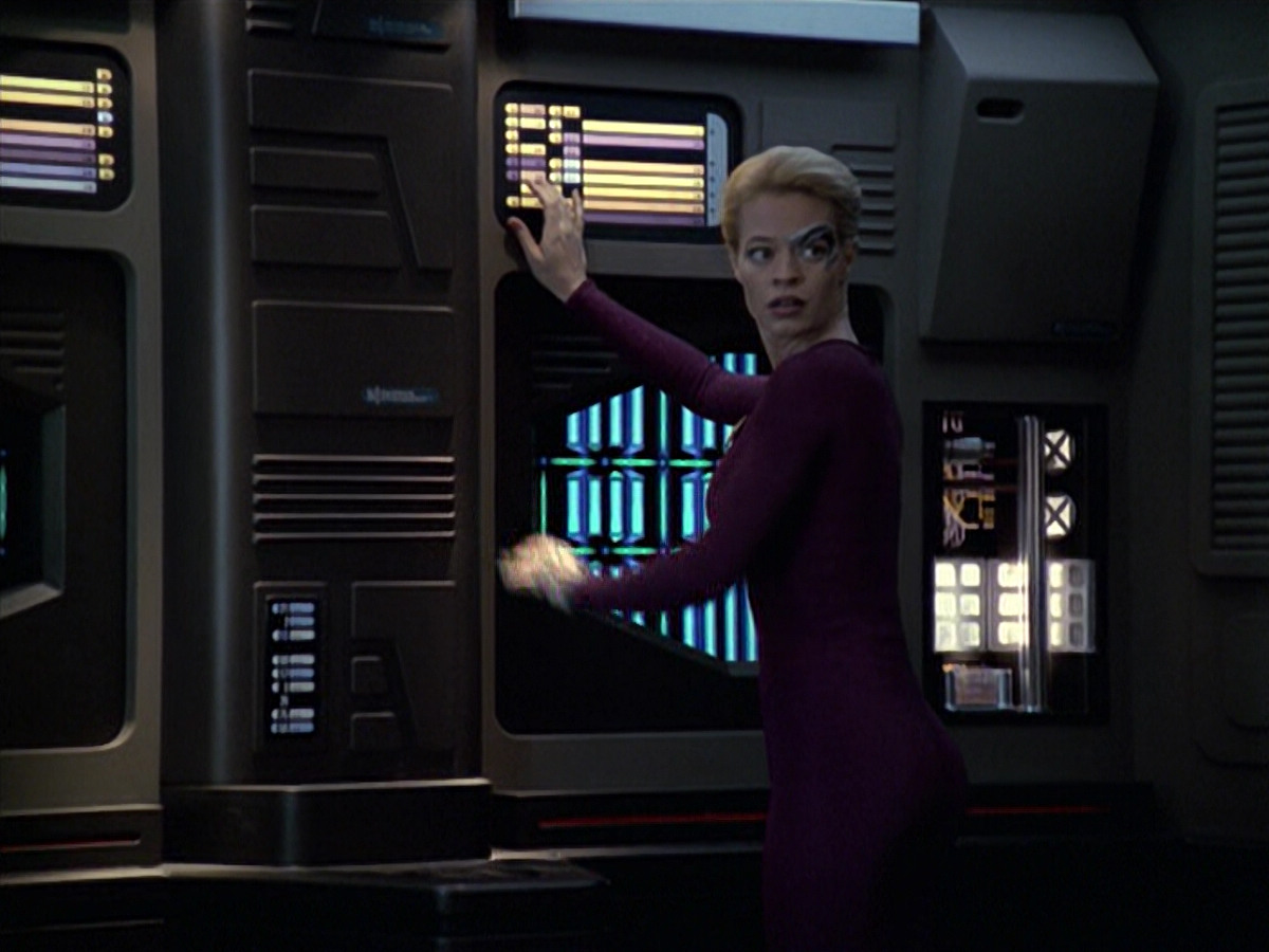 extant_StarTrek_VOY_6x08-OneSmallStep_02304.jpg