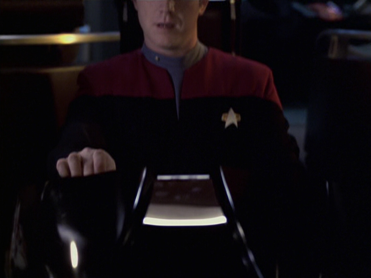 extant_StarTrek_VOY_6x08-OneSmallStep_02423.jpg