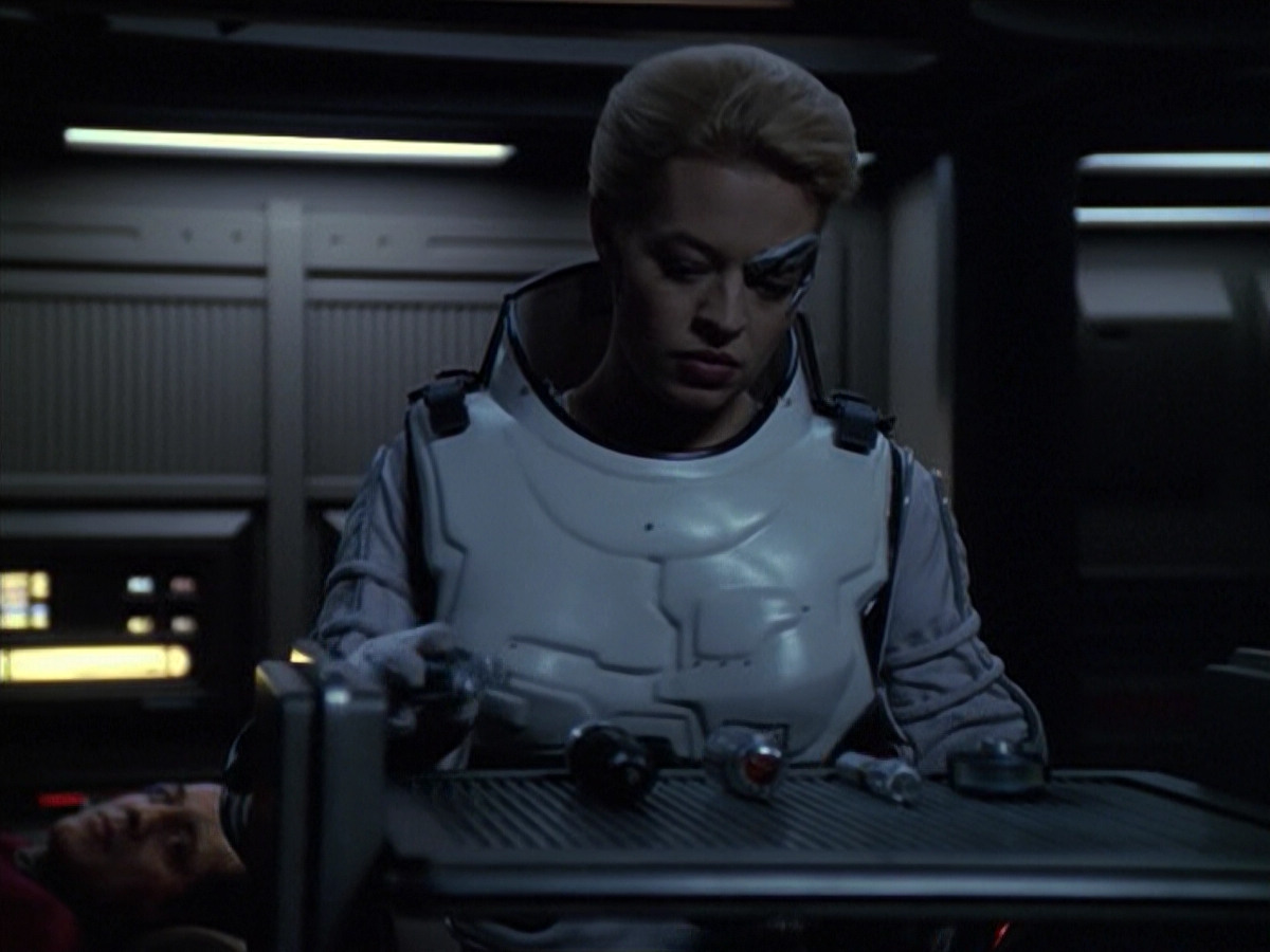 extant_StarTrek_VOY_6x08-OneSmallStep_02451.jpg