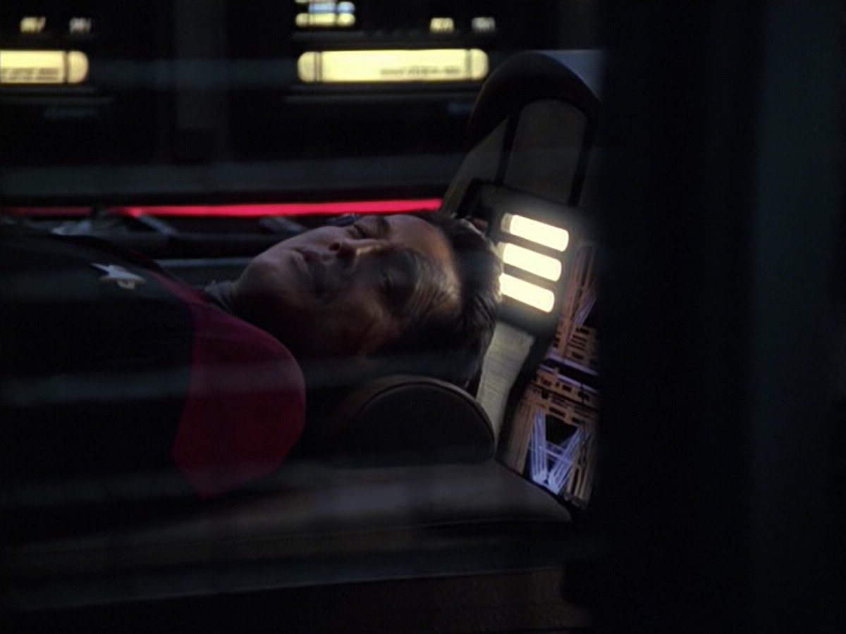 extant_StarTrek_VOY_6x08-OneSmallStep_02464.jpg