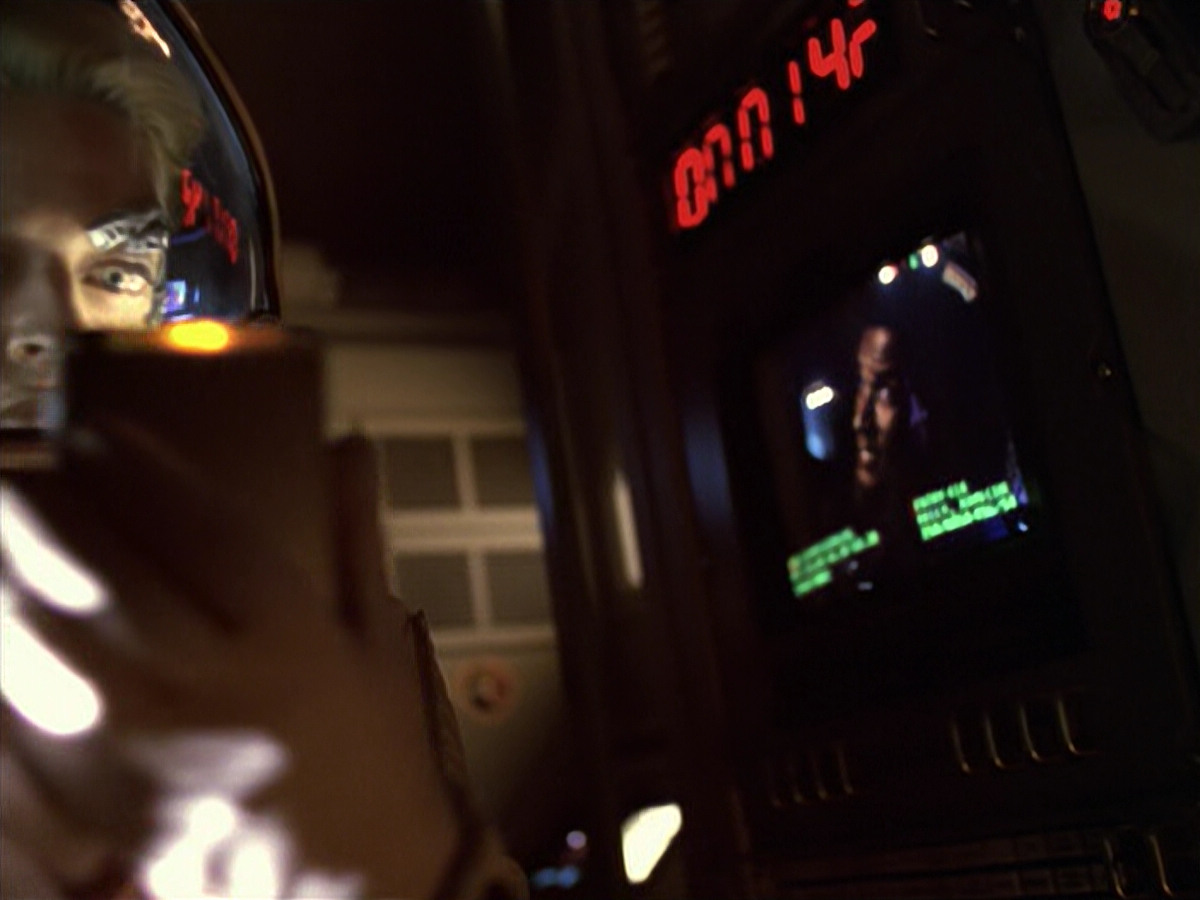 extant_StarTrek_VOY_6x08-OneSmallStep_02651.jpg