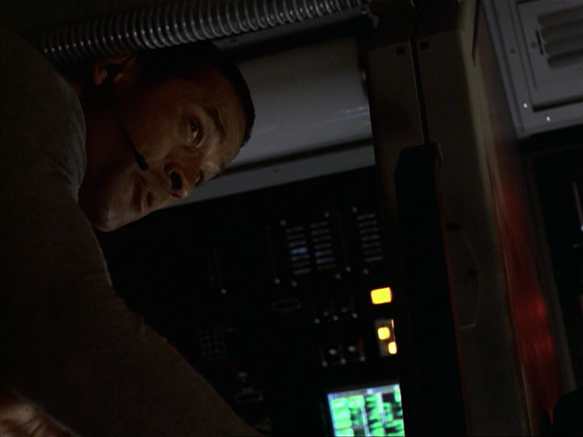 extant_StarTrek_VOY_6x08-OneSmallStep_02737.jpg