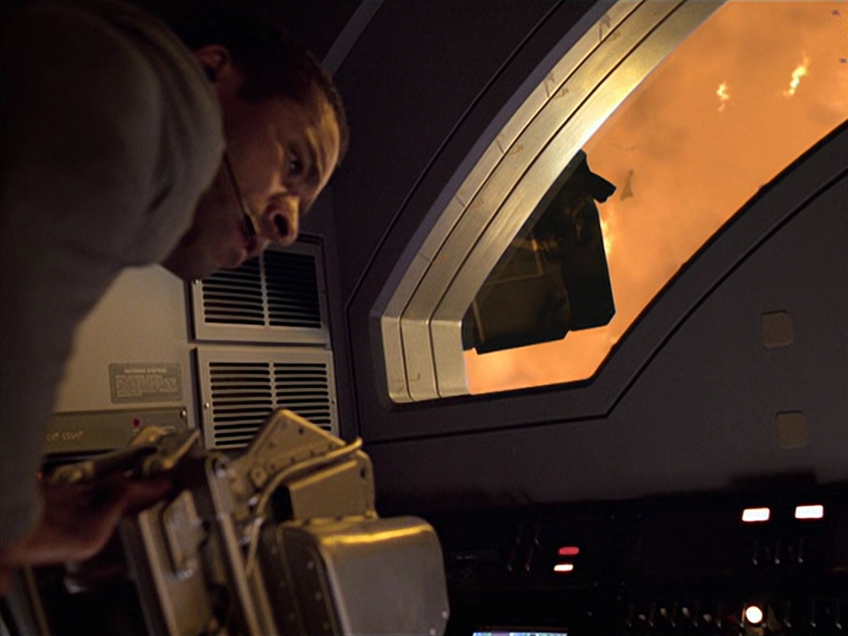 extant_StarTrek_VOY_6x08-OneSmallStep_02801.jpg