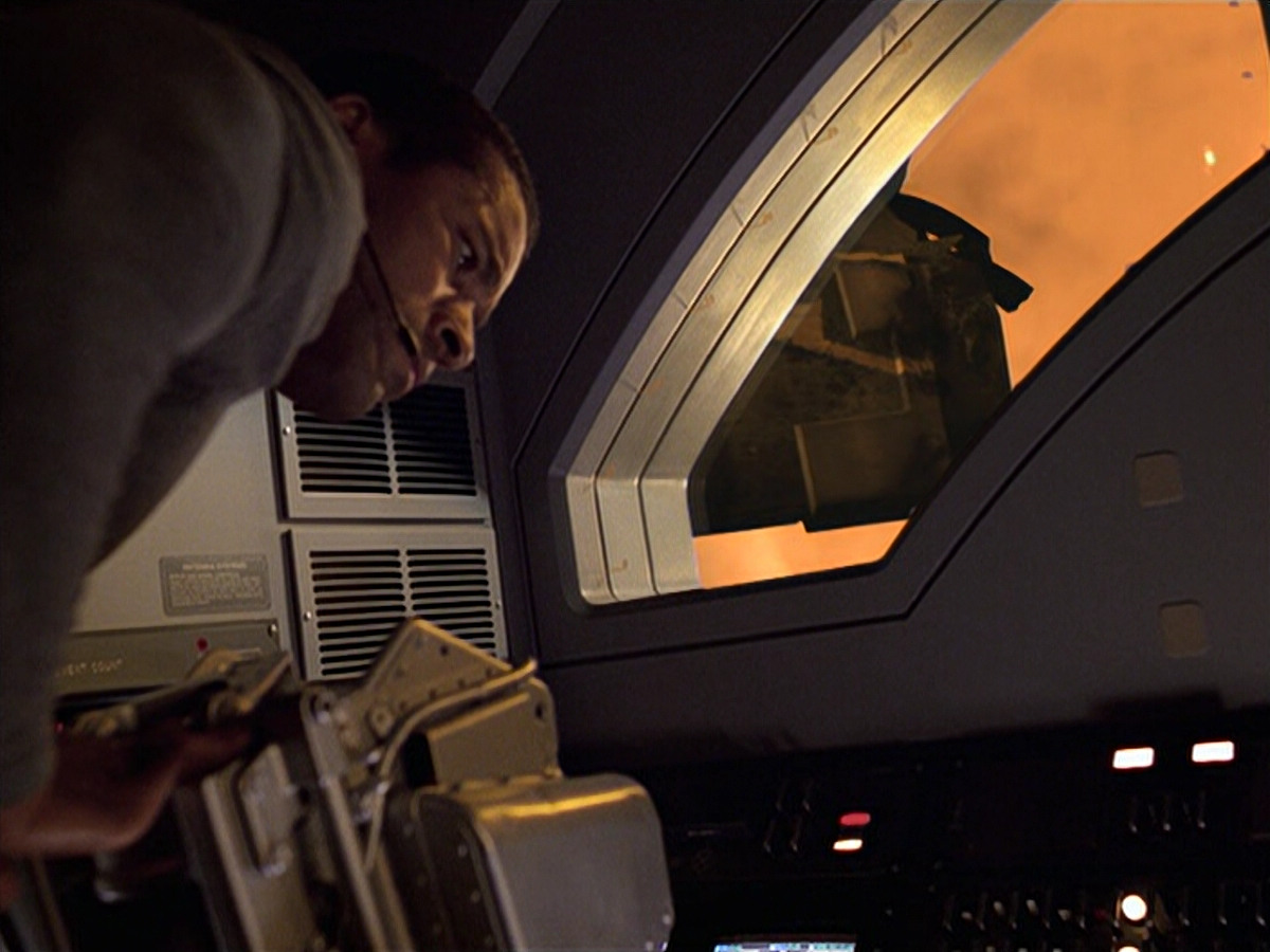 extant_StarTrek_VOY_6x08-OneSmallStep_02803.jpg