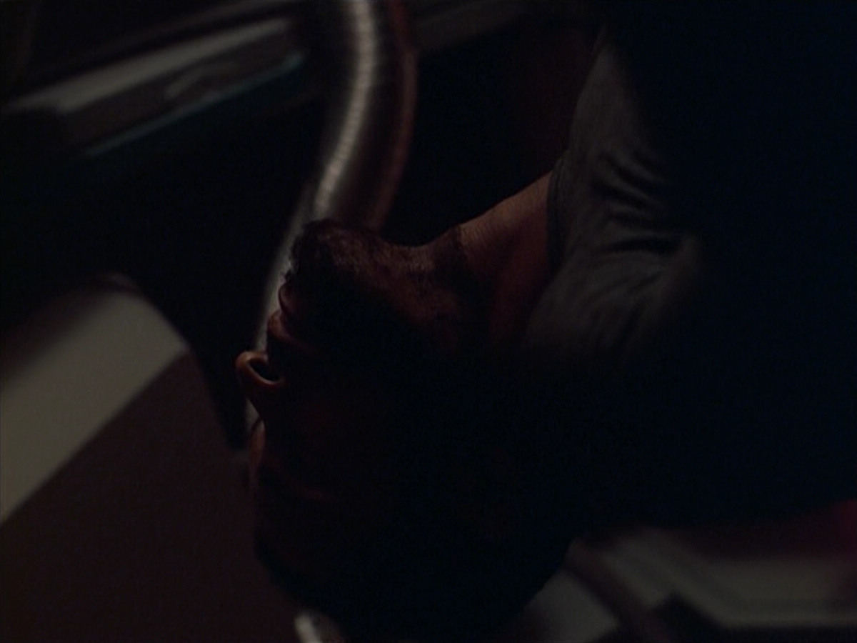 extant_StarTrek_VOY_6x08-OneSmallStep_03042.jpg