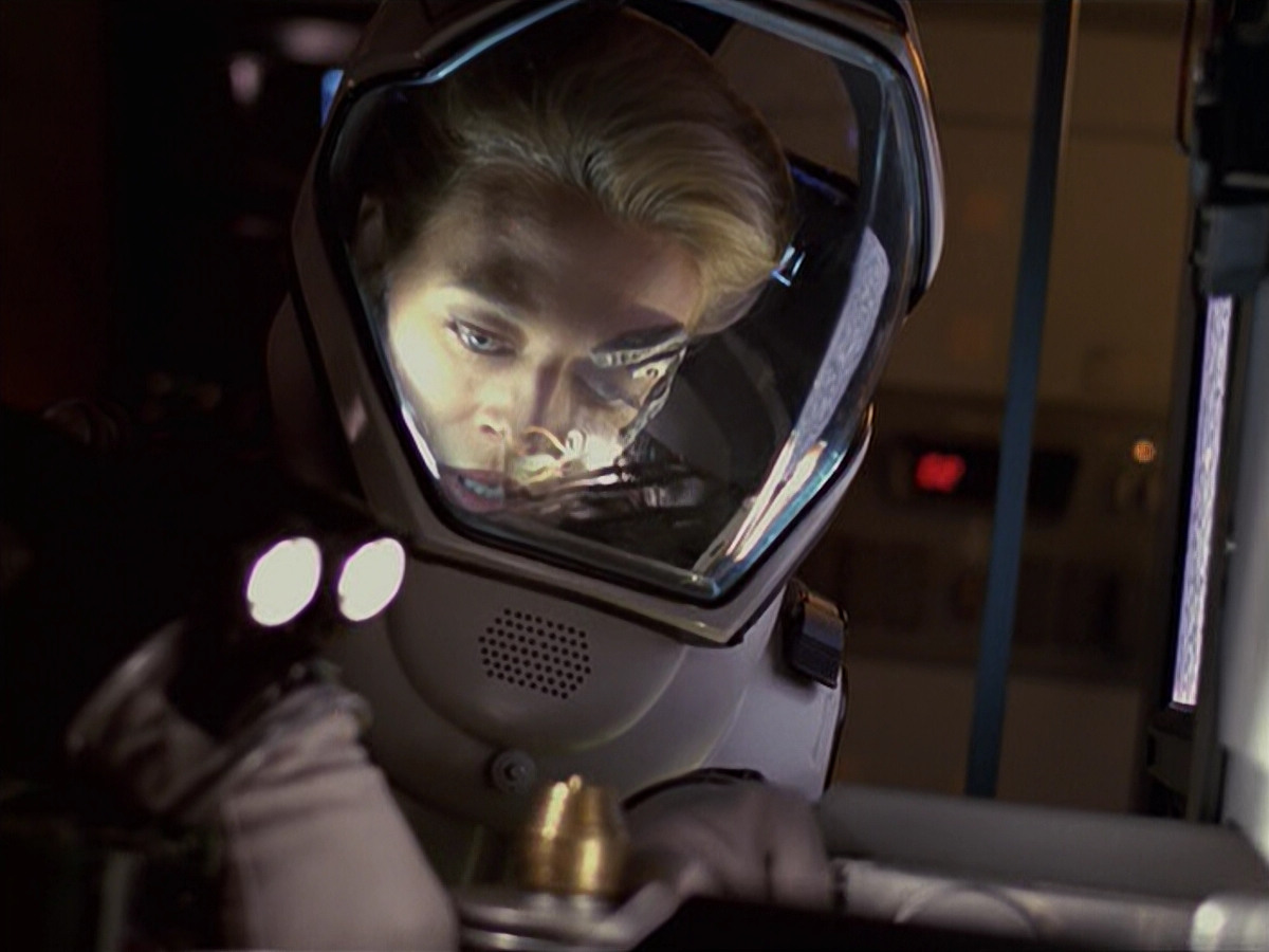 extant_StarTrek_VOY_6x08-OneSmallStep_03217.jpg