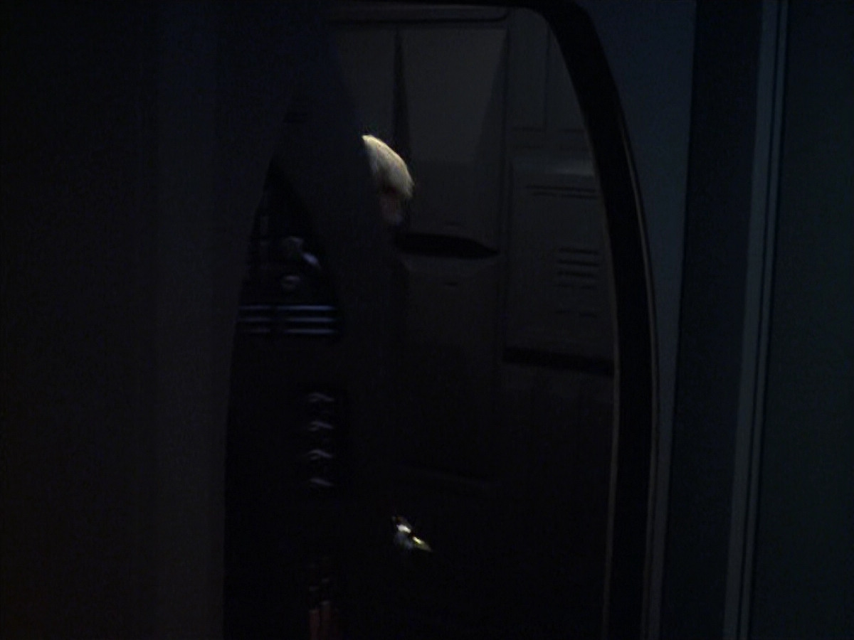 extant_StarTrek_VOY_6x08-OneSmallStep_03286.jpg