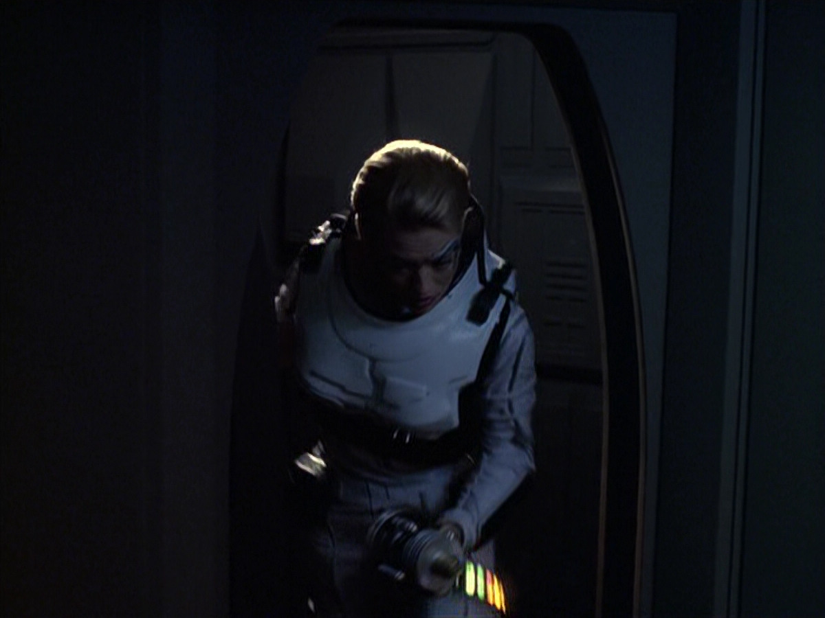 extant_StarTrek_VOY_6x08-OneSmallStep_03287.jpg