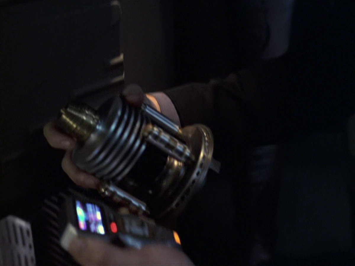 extant_StarTrek_VOY_6x08-OneSmallStep_03291.jpg