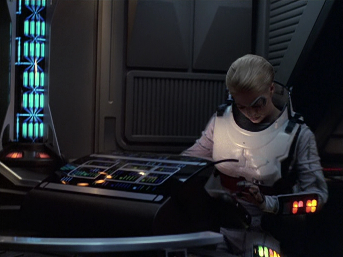 extant_StarTrek_VOY_6x08-OneSmallStep_03300.jpg