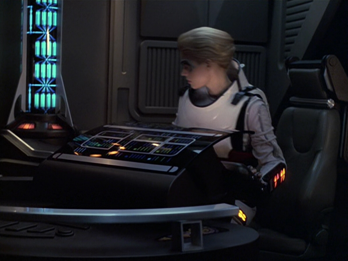 extant_StarTrek_VOY_6x08-OneSmallStep_03301.jpg