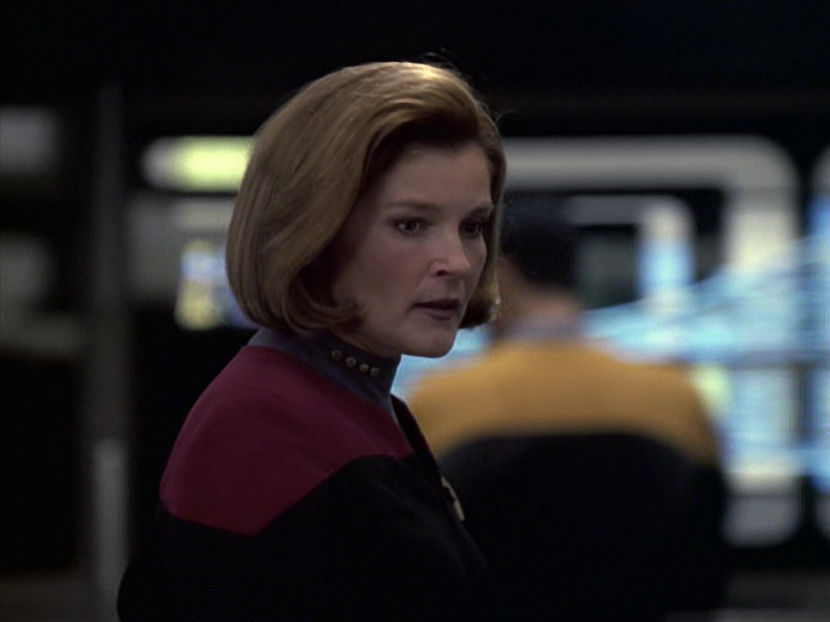 extant_StarTrek_VOY_6x08-OneSmallStep_03305.jpg