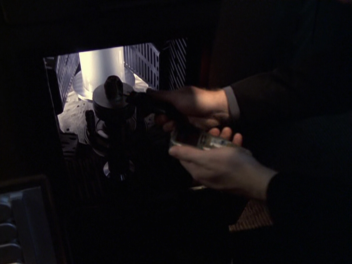 extant_StarTrek_VOY_6x08-OneSmallStep_03323.jpg