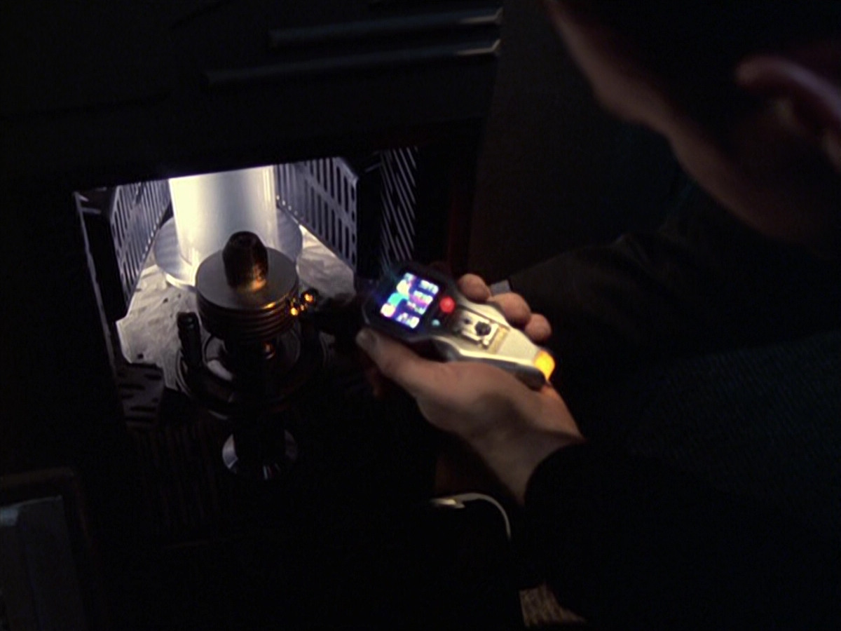 extant_StarTrek_VOY_6x08-OneSmallStep_03325.jpg