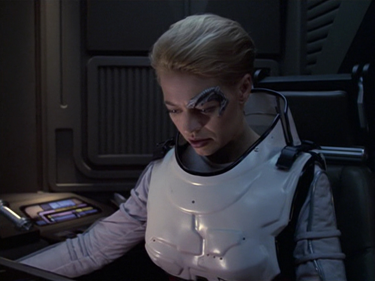 extant_StarTrek_VOY_6x08-OneSmallStep_03343.jpg