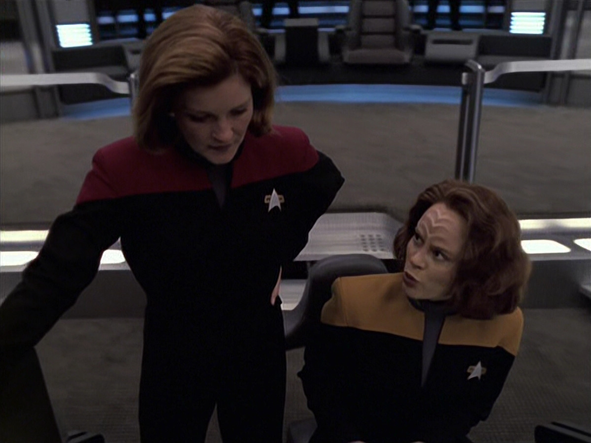 extant_StarTrek_VOY_6x08-OneSmallStep_03395.jpg