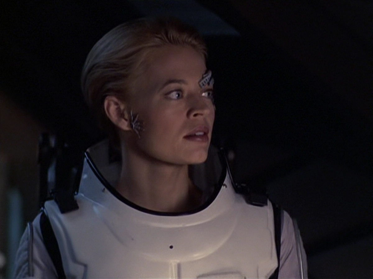 extant_StarTrek_VOY_6x08-OneSmallStep_03422.jpg